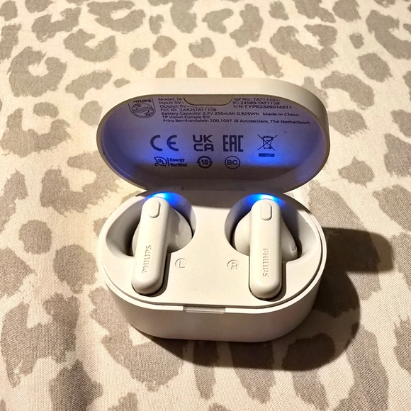 Bluetooth Earbuds White - Picture 1 of 2